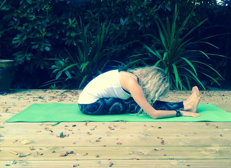8-Ways-To-Take-Your-Yoga-Practice-Off-The-Mat-&-Into-The-World-forward