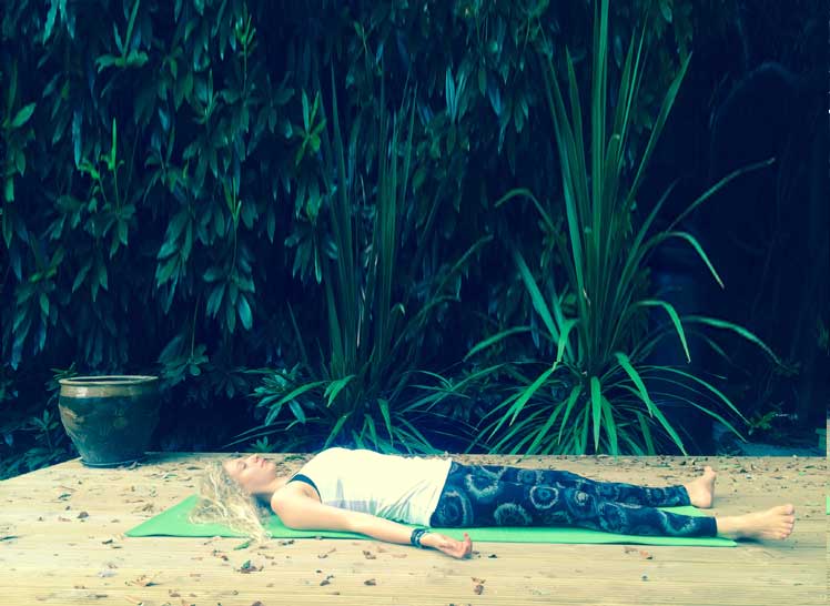 8-Ways-To-Take-Your-Yoga-Practice-Off-The-Mat-&-Into-The-World-savasna
